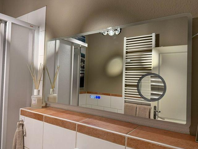 Bad mit Dusche - Spiegelschrank