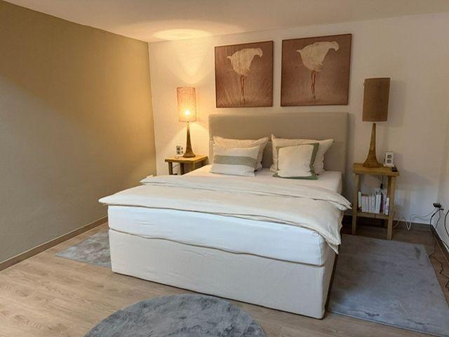 Schlafzimmer mit Doppelbett
