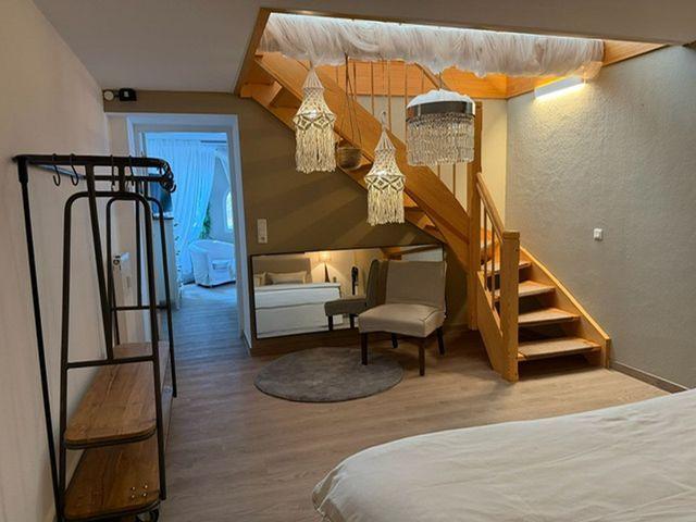 Schlafzimmer mit Doppelbett