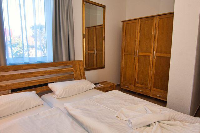 Schlafzimmer mit Doppelbett