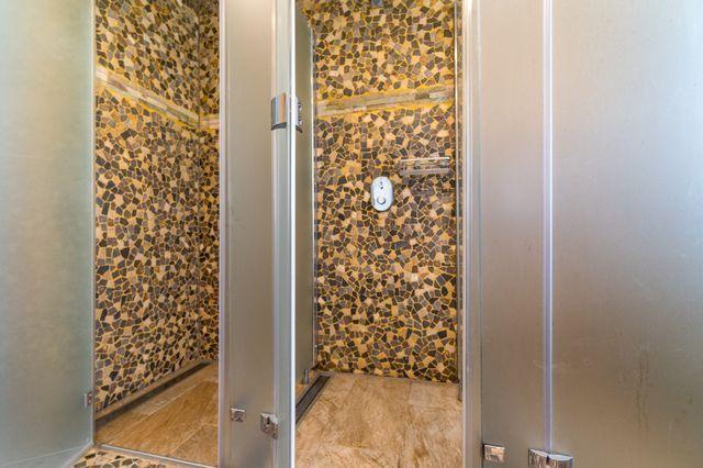 Duschen bei den Damen