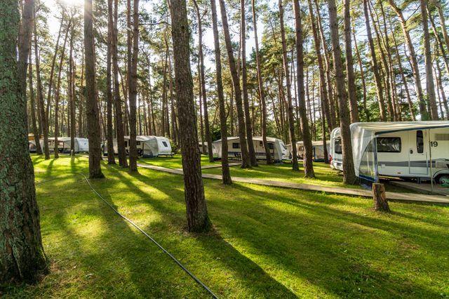 Zwischen den Wohnwagen