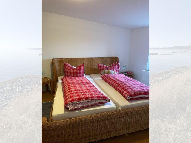 Doppelbett im Schlafzimmer