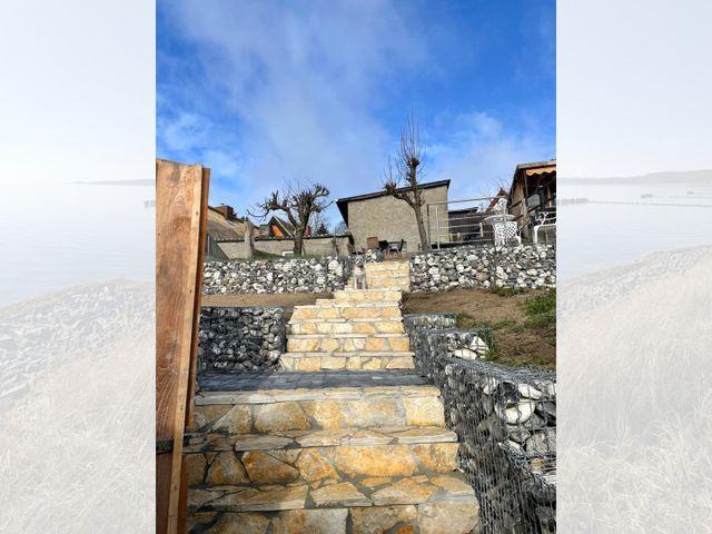 Steintreppe im Garten