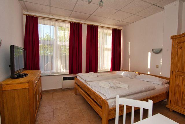 Schlafzimmer mit Doppelbett