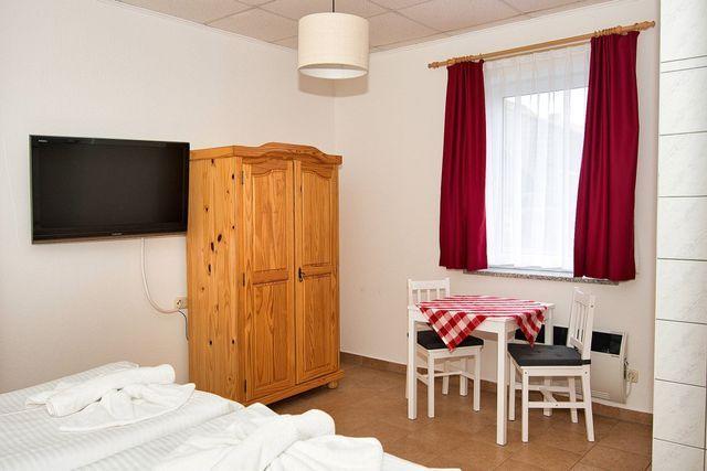 Schlafzimmer mit Doppelbett