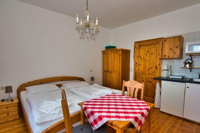 Schlafbereich mit Doppelbett