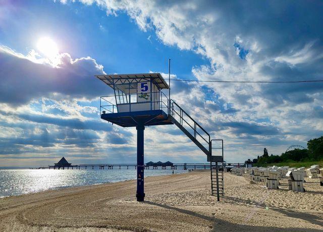 Unser Strand mit Rettungsturm