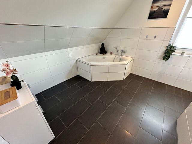 Bad OG Mit Badewanne, Raindancedusche, Sauna, etc