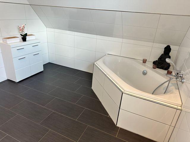 Bad OG mit Badewanne