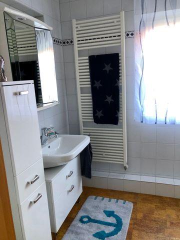 Badezimmer 2 im UG mit ebenerdiger Dusche