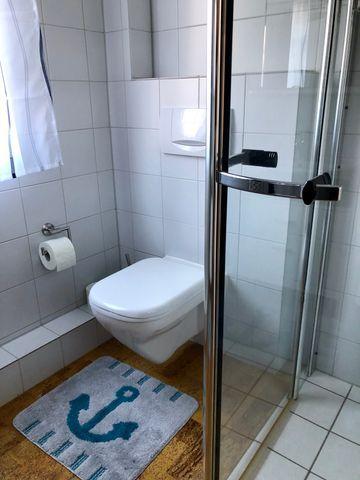 Badezimmer 2 im UG mit ebenerdiger Dusche