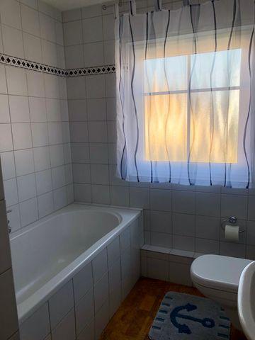 Badezimmer 3 im OG mit Badewanne und Dusche