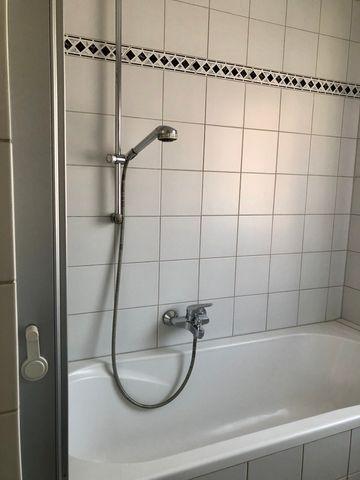Badezimmer 3 im OG mit Dusche und Badewanne