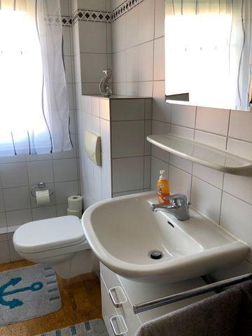 Badezimmer 3 im OG mit Badewanne und Dusche