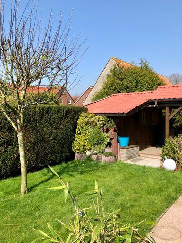Garten mit Carport und Fahrradraum