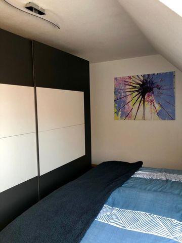Schlafzimmer 2, mit großen Doppelbett und großen Kleiderschrank