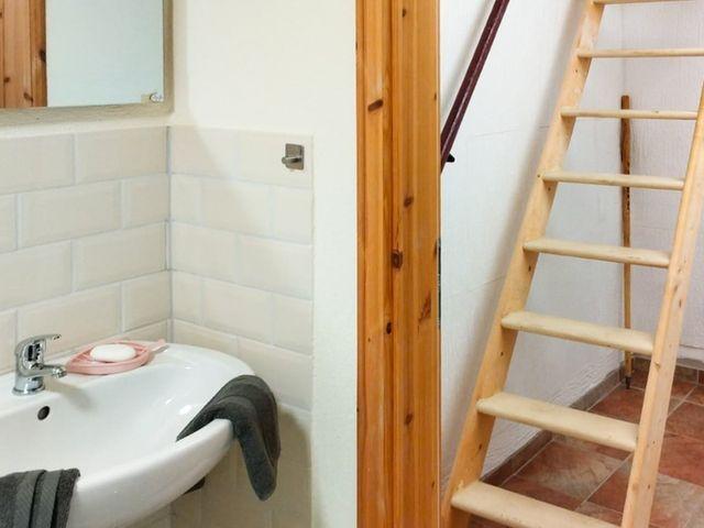 Bad mit Blick Richtung Treppe