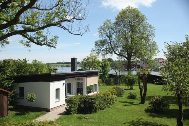 Der Bungalow im Garten