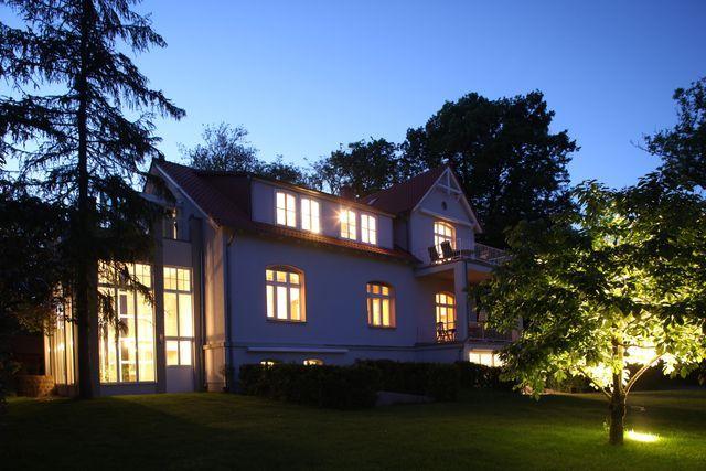 Die Villa am Abend