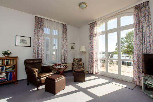 Wohnzimmer mit Sesseln