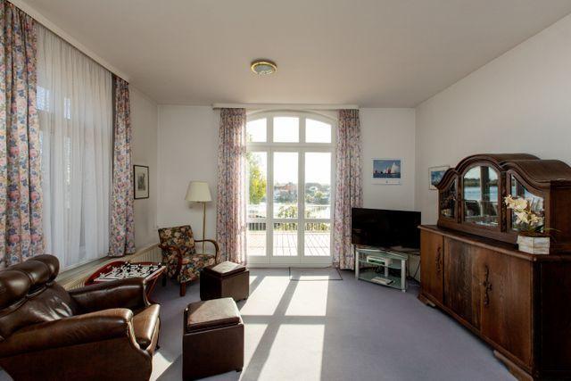 Wohnzimmer mit Blick aufden Balkon