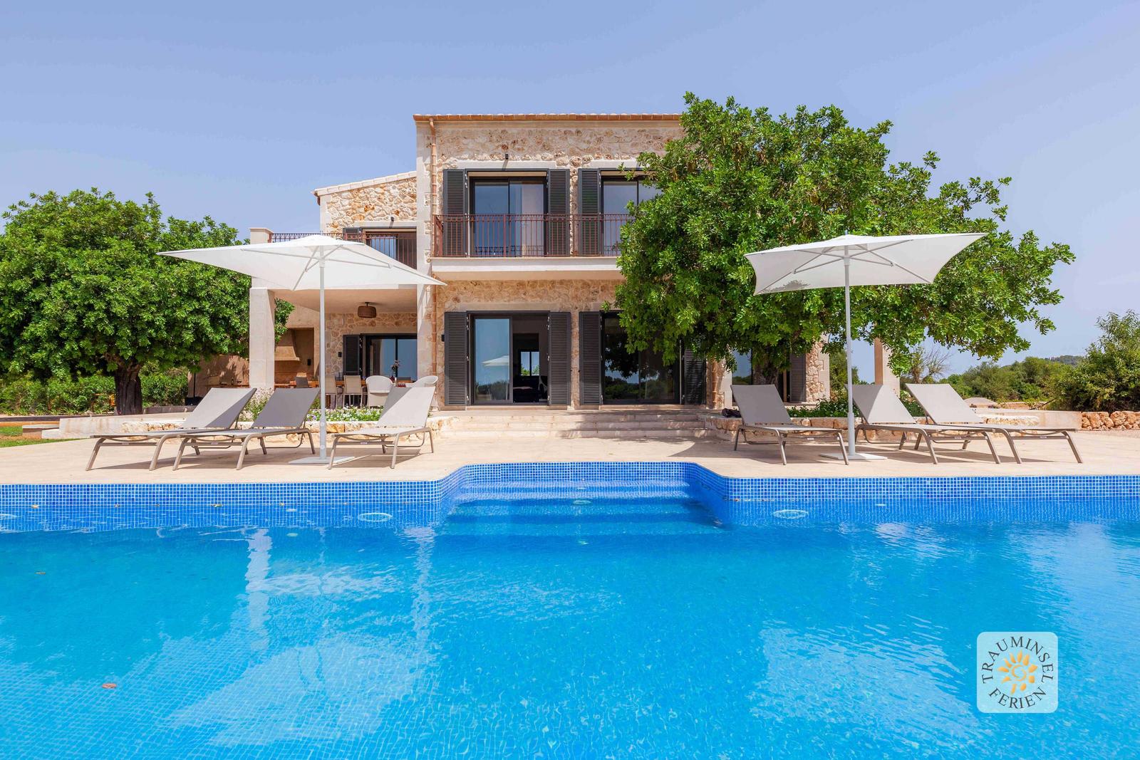 Luxus Villa mit Pool
