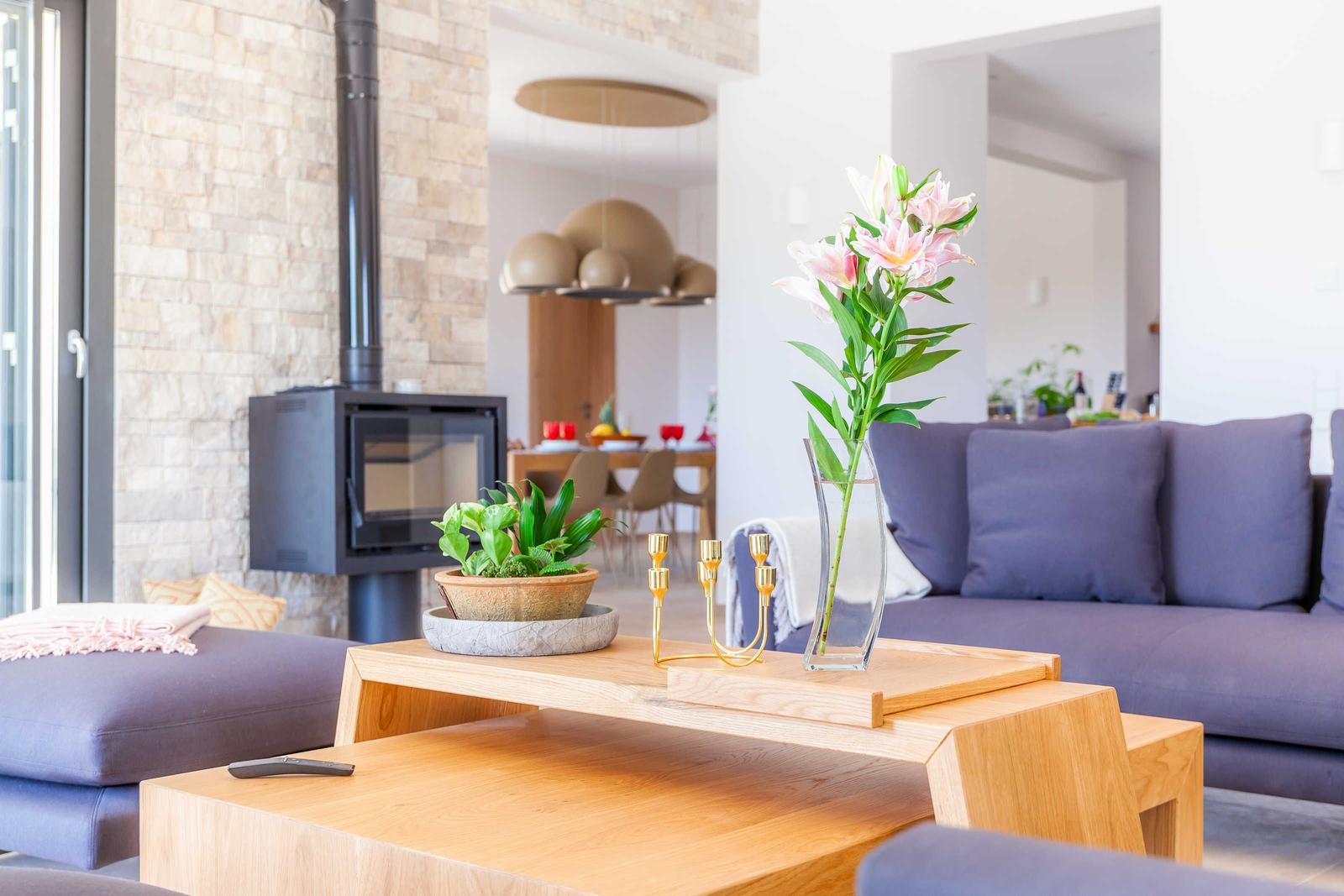 Wohnzimmer mit Kamin