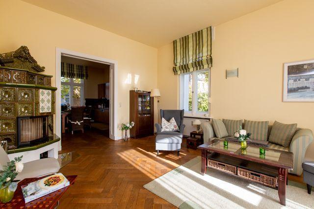 Wohnzimmer in Richtung Wohnküche