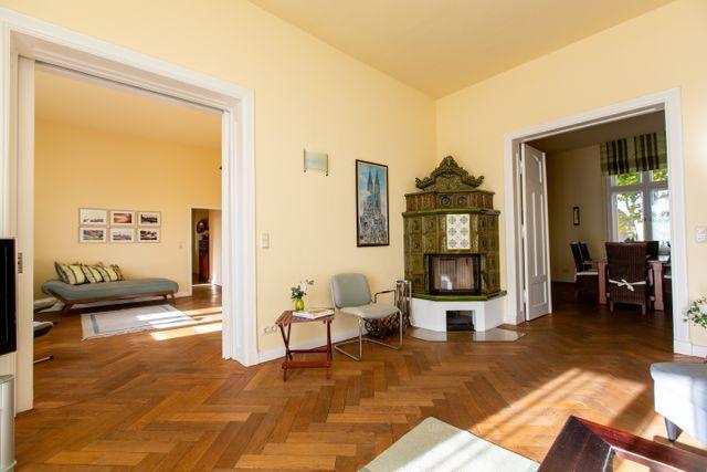 Wohnzimmer mit Kamin