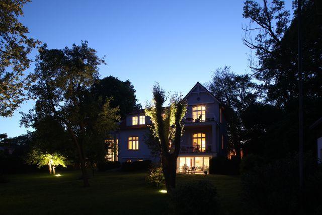 Die Villa in der Nacht