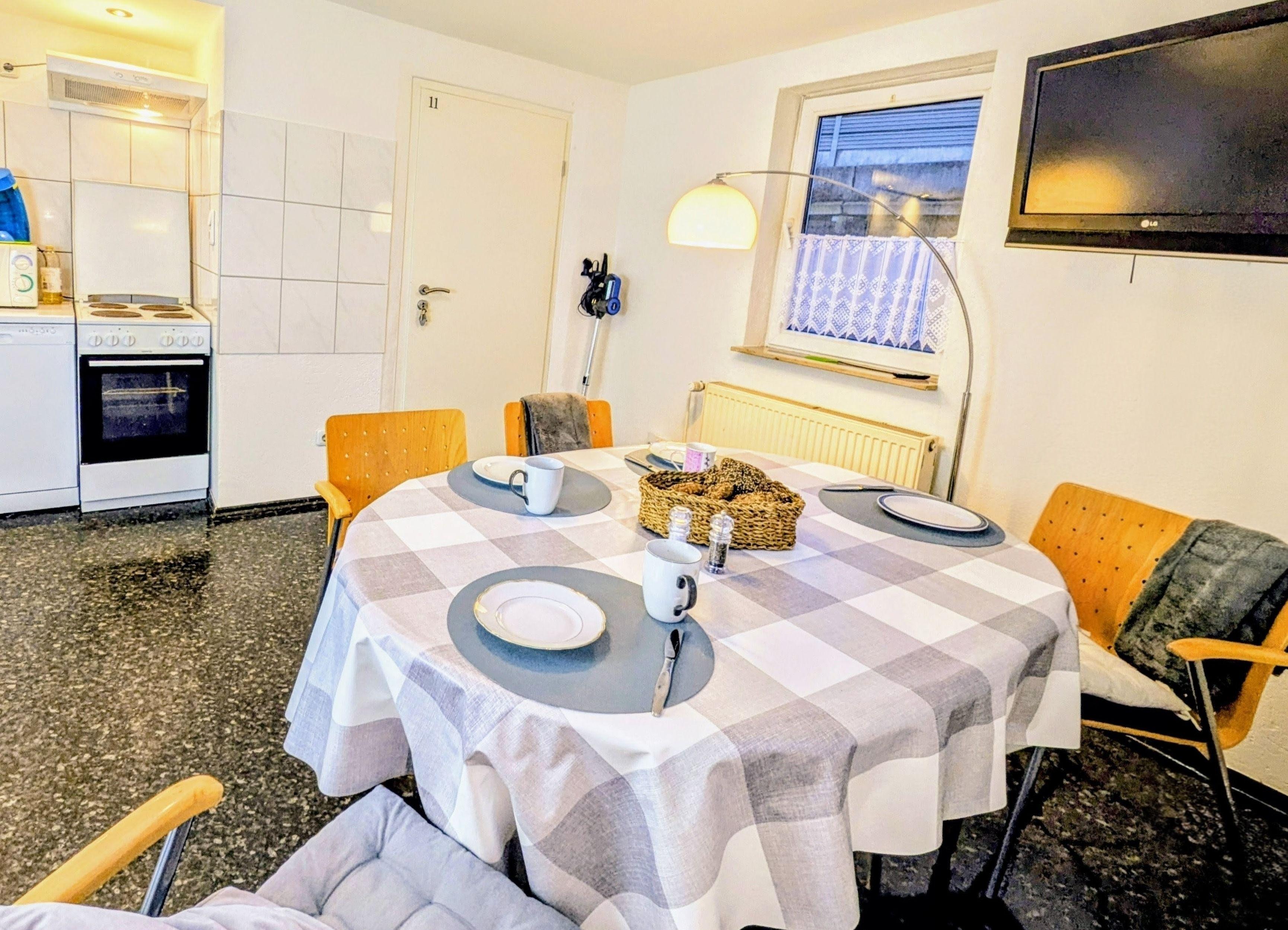 Ferienwohnung Kassel Kiwi Parkplatz Küche 1- 4 Personen EG Modern