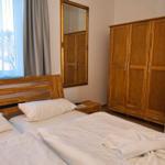 Schlafzimmer mit Doppelbett