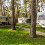 Zwischen den Wohnwagen