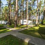 Zwischen den Wohnwagen