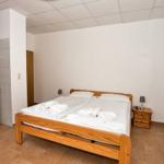 Schlafzimmer mit Doppelbett