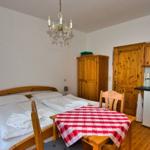 Schlafbereich mit Doppelbett