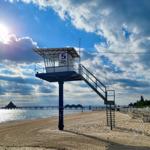 Unser Strand mit Rettungsturm