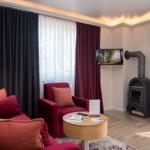 Wohnbereich mit Kamin