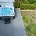 Blick vom Balkon auf den Whirlpool