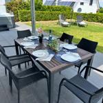 Großer Garten mit Terrasse und Whirlpool