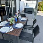 Großer Garten mit Terrasse und Whirlpool