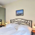 2. Schlafzimmer mit Kleiderschrank