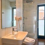 2. Badezimmer mit Dusche