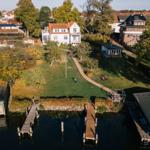Villa mit Bungalow und Stege vom