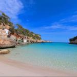 Cala Llombards, in 3 Minuten ist man unten am Strand, der Treppen-Zugang ist vor dem Haus