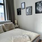 Schlafzimmer mit Doppelbett