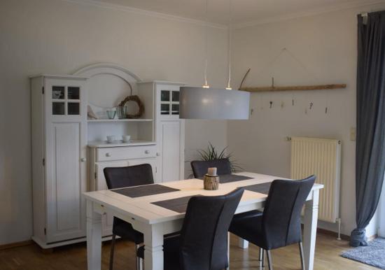 411685