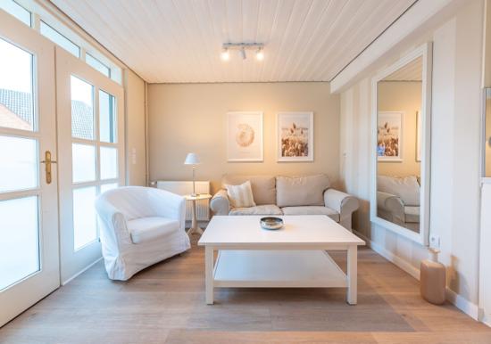843812
