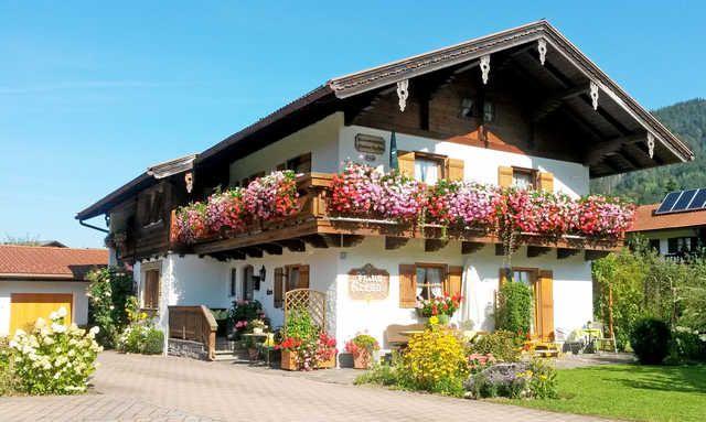 DEB 031 Ferienwohnungen mit Bergblick in Inzell - Ferienwohnungen Gamsknogel mit Bergblick und Balkon